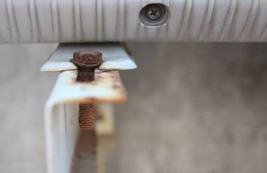 Paslı cıvata somun