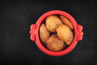 Hint yapımı geleneksel tatlı paniyaram.