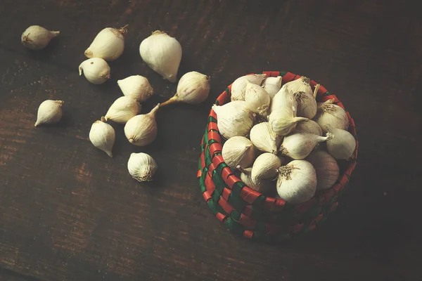 Indian Traditional Single Clove Garlics Basket — Stock Photo, Image