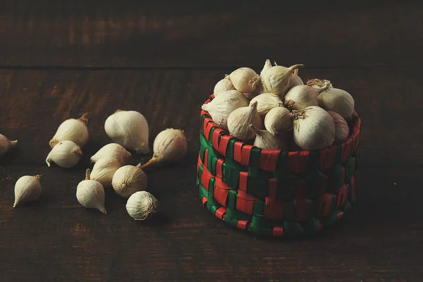 Indian Traditional Single Clove Garlics Basket — Stock Photo, Image