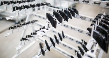 Otomotiv, akıllı fabrika ve endüstriyel konseptte yeni biçimlendirilmiş plastik pervazlar.