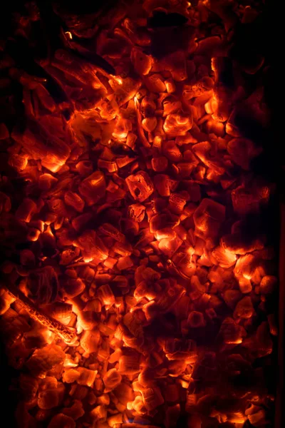 BBQ Grill Pit With Glowing And Flaming Hot Charcoal Briquettes, Food Background Or Texture, Close-Up, Top View — Stock Photo, Image