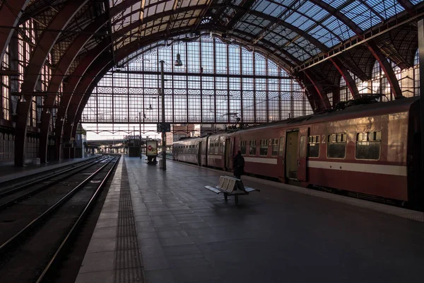 Antwerp istasyonu platformu