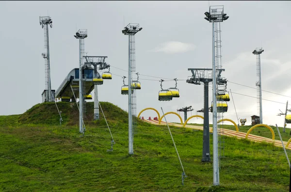 Ski lift in the summer — Stock Photo, Image