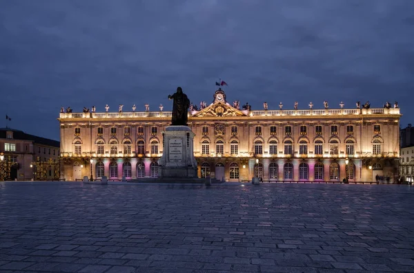 Nancy Stanislas akşam kare.