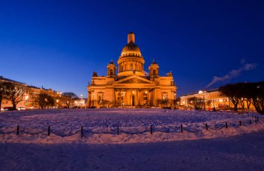 St. Isaac's Cathedral St. Petersburg Rusya görünümünü bir kış akşamında. Görme.