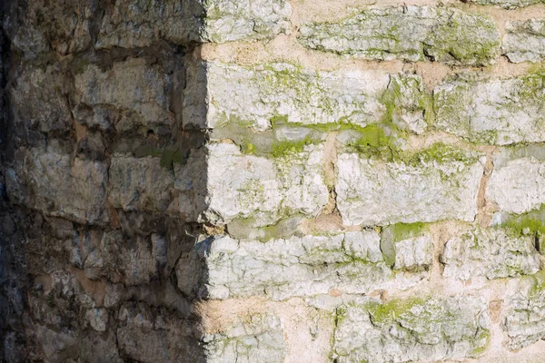 Binanın Köşesi Eski Gri Taş Bloklardan Yapılmıştır Duvarın Bir Tarafı — Stok fotoğraf