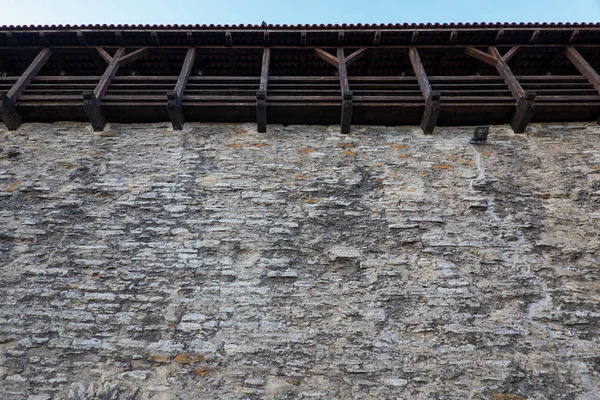 Gri Taştan Yüksek Tahkim Edilmiş Bir Duvarın Alt Manzarası Yukarıda — Stok fotoğraf