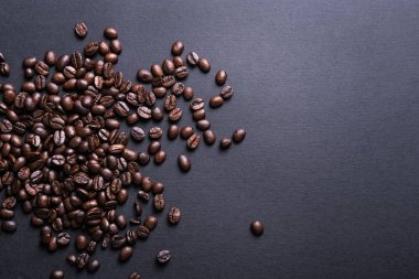 kavrulmuş kahve çekirdekleri siyah. 