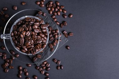 kavrulmuş kahve çekirdekleri siyah. 