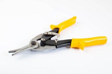 Beyaz arka planda izole pense, paslı ve kirli pense, izole edilmiş mekanik alet, beyaz arkaplanda yeni pense aracı