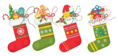Çeşitli desenler ile kırmızı ve yeşil renklerde Noel çorap vektörünün ayarlayın. Noel çorap koleksiyonu.