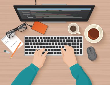 Bilgisayarda çalışan geliştirici. Programcı kodlama eller. Programlama düz illüstrasyon kavramı. Vektör Üstten Görünüm.