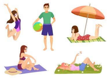 Genç insanlar ve tatil plaj üzerinde ayarlayın. Yaz tatil insanlar. Plajda dinlenebilir faaliyetleri okyanus ya da denize yakın.