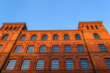 tarihsel kırmızı tuğla binalar, Lodz, Polonya