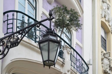 Elektrik ışıkları sokaklarda