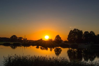 Günbatımı Nehri Ner.