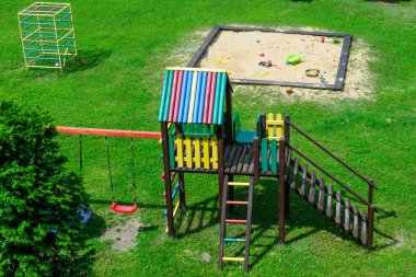 Şehir parkında çocuk parkı