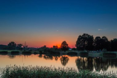 Günbatımı Nehri Ner.