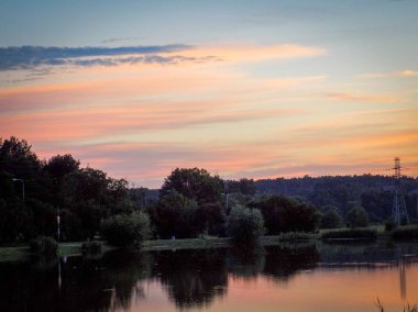 Günbatımı Nehri Ner.