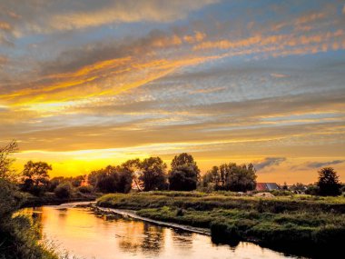 Günbatımı Nehri Ner.
