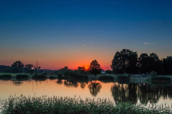 Günbatımı Nehri Ner.