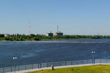 Onu ortasında Vistula Nehri koş, Polonya