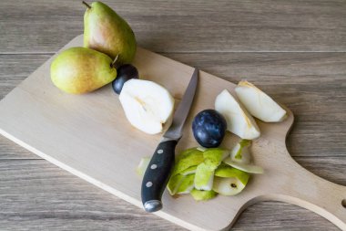 Meyve tabağı ve bıçak