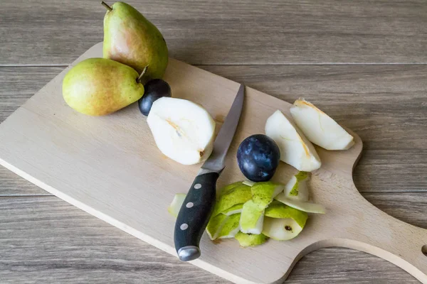 Meyve tabağı ve bıçak