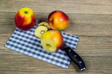 Vitamin içeren bir diyetin bir parçası olarak Apple