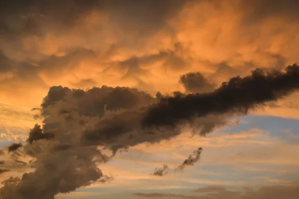 Wolken Die Von Der Untergehenden Sonne Als Hintergrund Für Grafische — Stockfoto