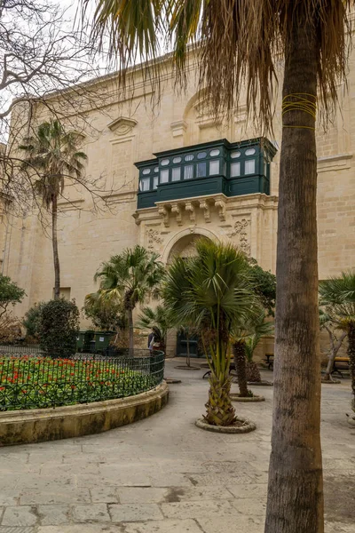 Calle Estrecha Rodeada Antiguas Casas Alquiler Malta — Foto de Stock