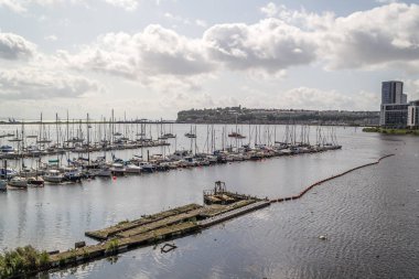 Cardiff Körfezi, Galler 'in başkenti Güney Cardiff' teki Cardiff Barrage tarafından oluşturulan su alanıdır..