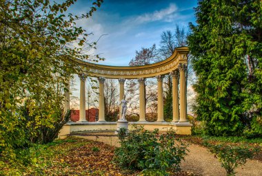 Lancut Şatosu - Polonya 'nın Podkarpackie Voyvodeship kentindeki Lancut' da bulunan eski bir büyük patron konutu.