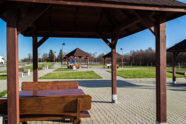 Oynamak ve rahatlamak için park yeri.