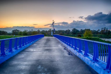 Polonya 'nın Krakow kentindeki Vistula Nehri ve kano pisti.