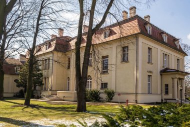 Polonya 'nın orta kesimindeki Lodz şehrinin karmaşık tarihini anımsatan tarihi binalar..