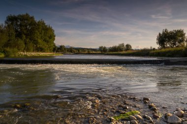 Polonya 'nın Nowy Targ kentindeki Czarny Dunajec Nehri - 2019 yazı