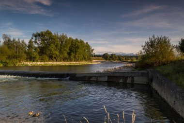 Polonya 'nın Nowy Targ kentindeki Czarny Dunajec Nehri - 2019 yazı