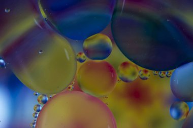 Işıkla aydınlatılmış ve suya boyanmış renkli arkaplan. 