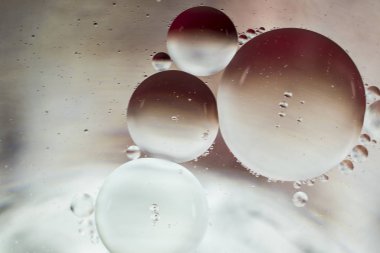 Işıkla aydınlatılmış ve suya boyanmış renkli arkaplan. 