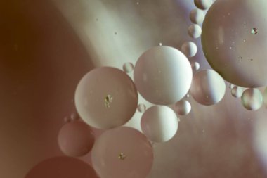 Işıkla aydınlatılmış ve suya boyanmış renkli arkaplan. 