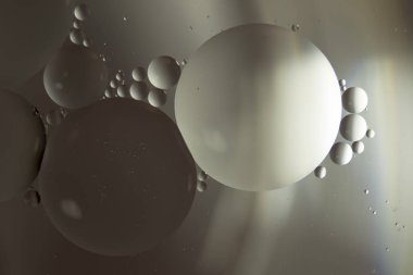 Işıkla aydınlatılmış ve suya boyanmış renkli arkaplan. 