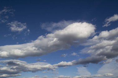 Daha fazla grafik çalışması için arkaplan olarak gün doğumu ve gün batımı.