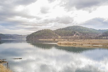 Roznowskie Gölü Polonya 'nın güneyinde yer almaktadır..