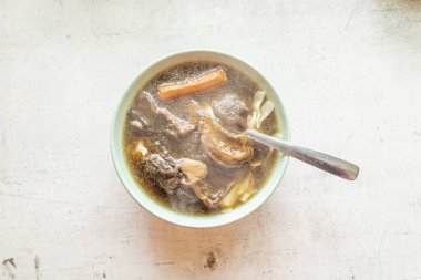 Kurutulmuş mantar çorbası ve köfte..