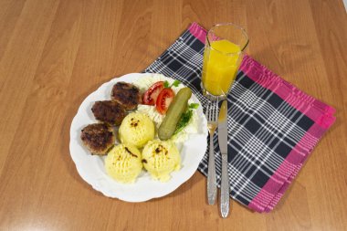 Ana yemek olarak pirzola..