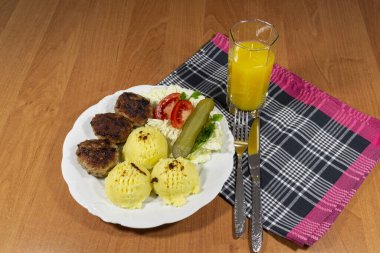 Ana yemek olarak pirzola..