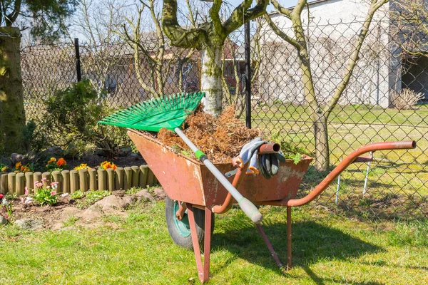 Jarní Úklid Zahradě — Stock fotografie