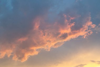 Daha fazla grafik çalışması için arkaplan olarak gün doğumu ve gün batımı.